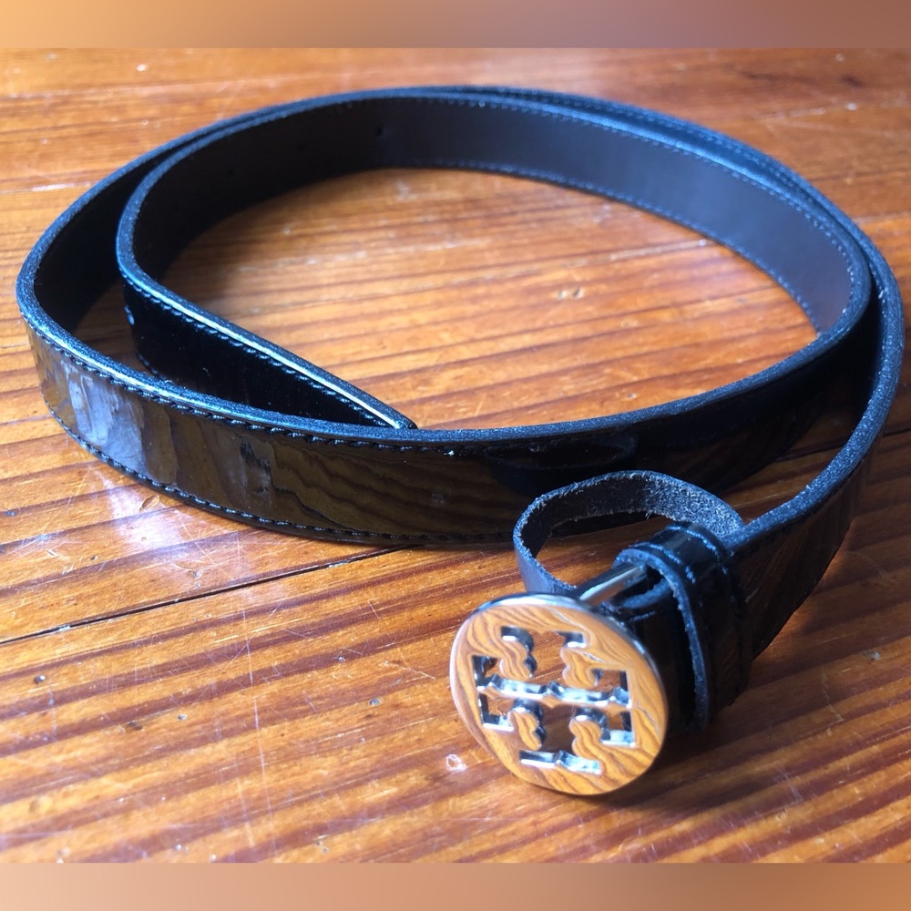 Tory Burch Patten leather 1” skinny belt silver logo size small